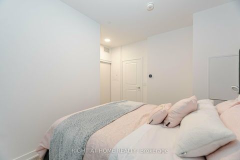 Photo 19 at 226 - 50 Upper MAll Way, Brownridge, Vaughan