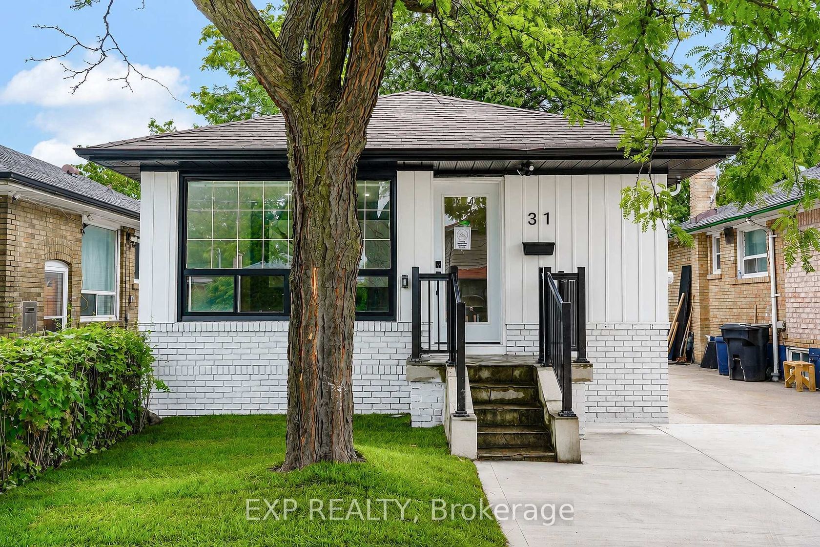 31A Laurel Avenue, Kennedy Park, Toronto photo number 2