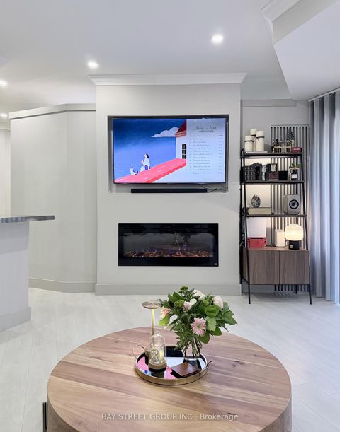 Photo 10 at 606 - 55 Harbour Square, Waterfront Communities C1, Toronto