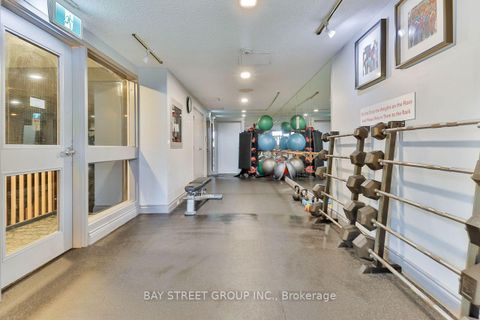 Photo 31 at 606 - 55 Harbour Square, Waterfront Communities C1, Toronto