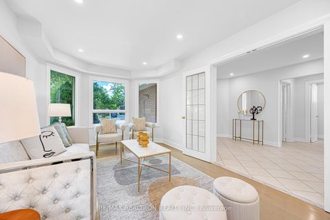 Photo 4 at 278 Bernard Avenue, Devonsleigh, Richmond Hill