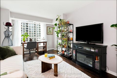 Photo 2 at 1312 - 215 Fort York Boulevard, Niagara, Toronto