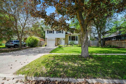 Photo 2 at 35 Jills Court, Grove East, Barrie