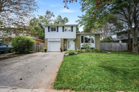 Photo 5 at 35 Jills Court, Grove East, Barrie