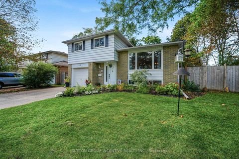 Photo 6 at 35 Jills Court, Grove East, Barrie