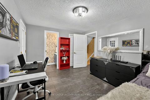 Photo 14 at 35 Jills Court, Grove East, Barrie