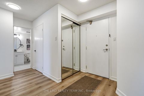 Photo 7 at 1402 - 7440 Bathurst Street, Brownridge, Vaughan