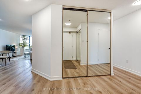 Photo 8 at 1402 - 7440 Bathurst Street, Brownridge, Vaughan