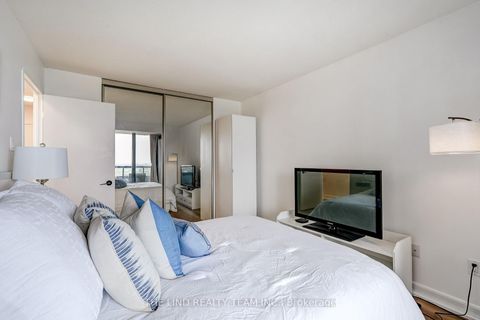 Photo 23 at 1402 - 7440 Bathurst Street, Brownridge, Vaughan