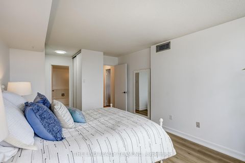 Photo 26 at 1402 - 7440 Bathurst Street, Brownridge, Vaughan