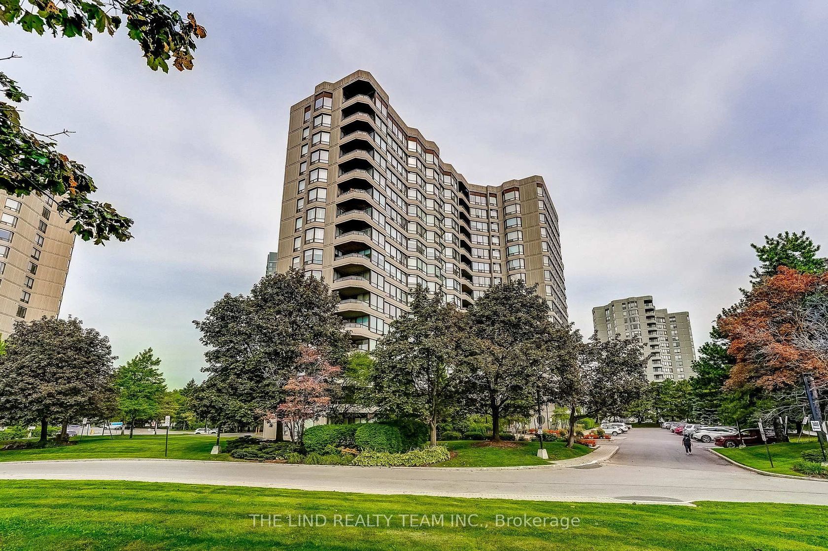 1402 - 7440 Bathurst Street, Brownridge, Vaughan photo number 2