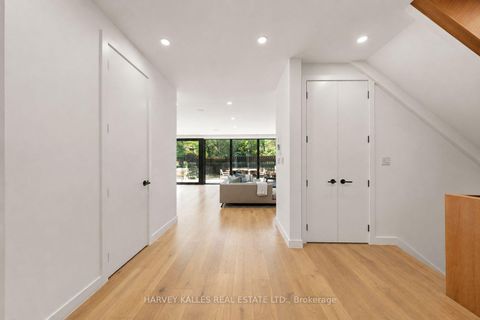 Photo 5 at 128 Lyndhurst Avenue, Casa Loma, Toronto