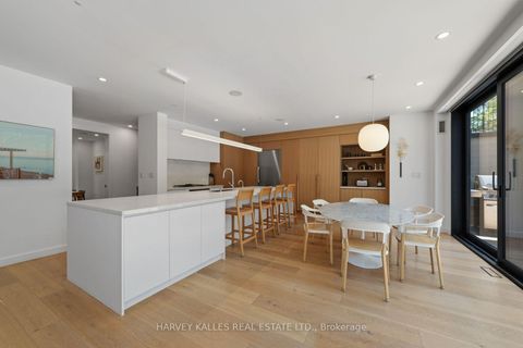 Photo 10 at 128 Lyndhurst Avenue, Casa Loma, Toronto