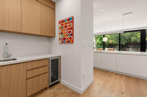 Photo 15 at 128 Lyndhurst Avenue, Casa Loma, Toronto