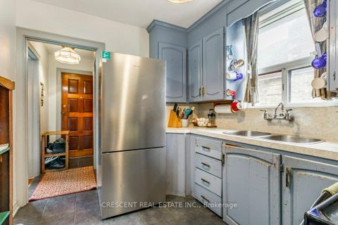 Photo 8 at 982 Briar Hill Avenue, Belgravia, Toronto