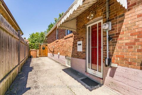 Photo 32 at 982 Briar Hill Avenue, Belgravia, Toronto