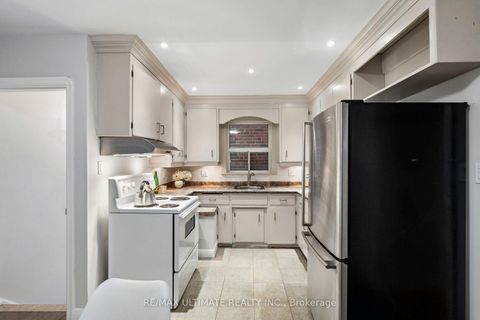 Photo 14 at 124 Hope Street, Davenport, Toronto