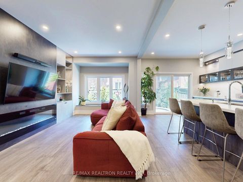 Photo 3 at 115 Bentoak Crescent, Patterson, Vaughan