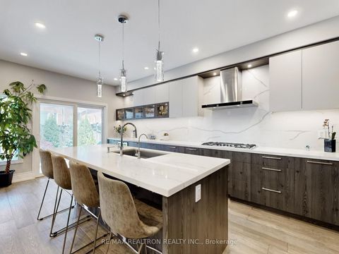 Photo 7 at 115 Bentoak Crescent, Patterson, Vaughan