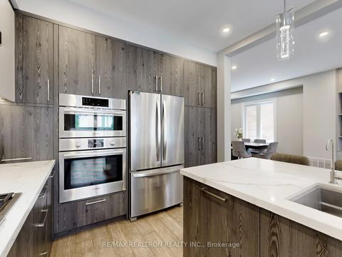 Photo 9 at 115 Bentoak Crescent, Patterson, Vaughan