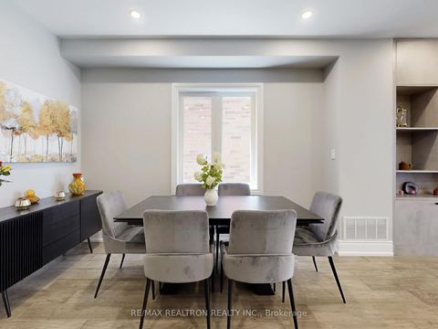 Photo 11 at 115 Bentoak Crescent, Patterson, Vaughan