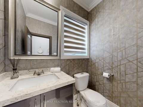 Photo 12 at 115 Bentoak Crescent, Patterson, Vaughan