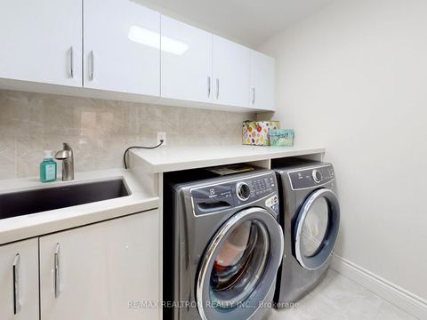 Photo 13 at 115 Bentoak Crescent, Patterson, Vaughan