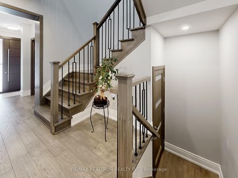 Photo 14 at 115 Bentoak Crescent, Patterson, Vaughan