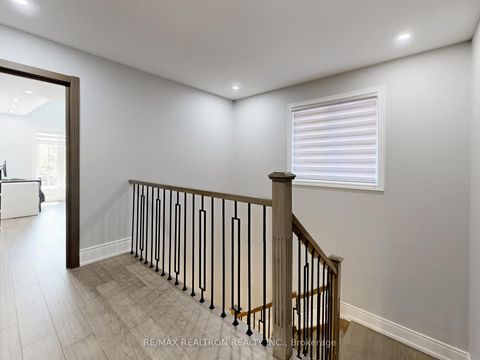 Photo 15 at 115 Bentoak Crescent, Patterson, Vaughan