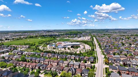 Photo 39 at 115 Bentoak Crescent, Patterson, Vaughan