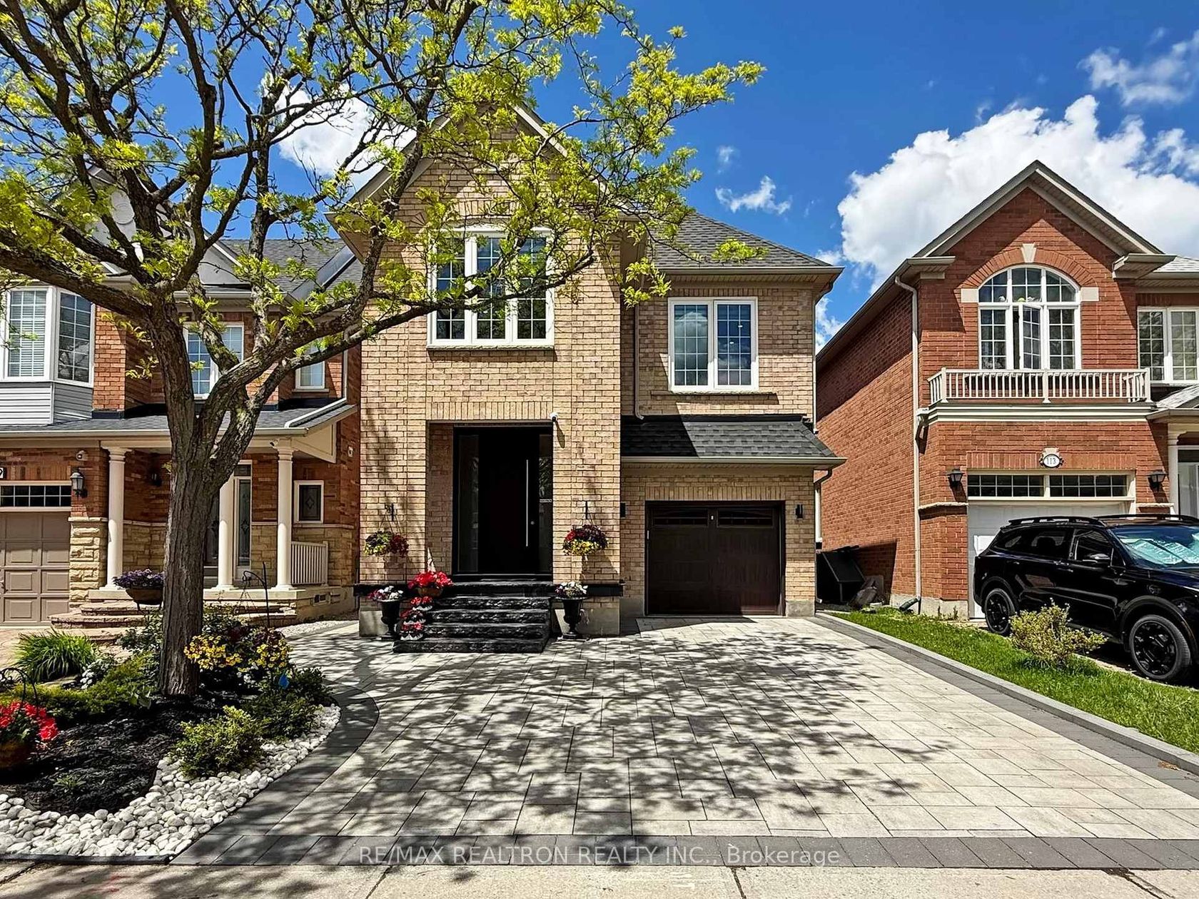 115 Bentoak Crescent, Patterson, Vaughan photo number 2