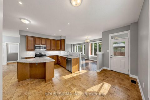 Photo 8 at 35 Auburn Court, Ardagh, Barrie