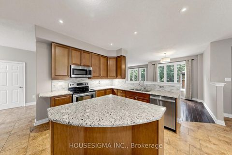 Photo 10 at 35 Auburn Court, Ardagh, Barrie