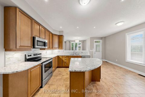 Photo 11 at 35 Auburn Court, Ardagh, Barrie