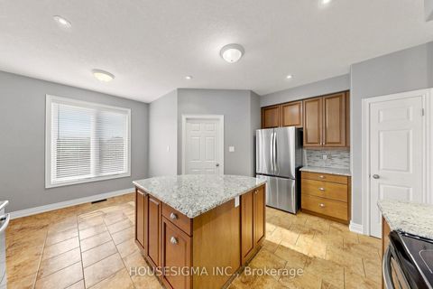 Photo 12 at 35 Auburn Court, Ardagh, Barrie