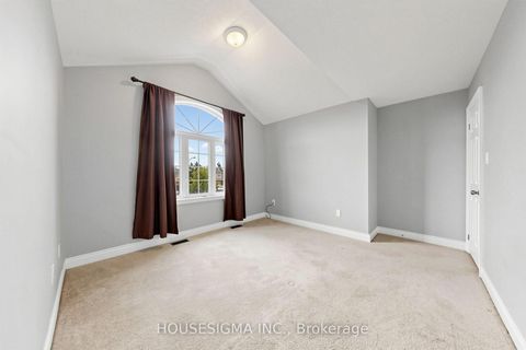Photo 15 at 35 Auburn Court, Ardagh, Barrie