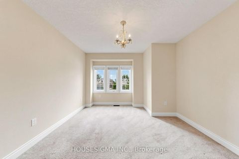 Photo 18 at 35 Auburn Court, Ardagh, Barrie