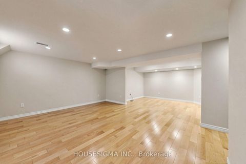 Photo 32 at 35 Auburn Court, Ardagh, Barrie