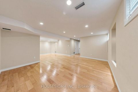 Photo 33 at 35 Auburn Court, Ardagh, Barrie