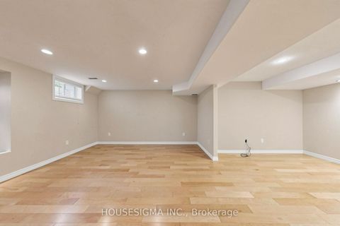 Photo 35 at 35 Auburn Court, Ardagh, Barrie