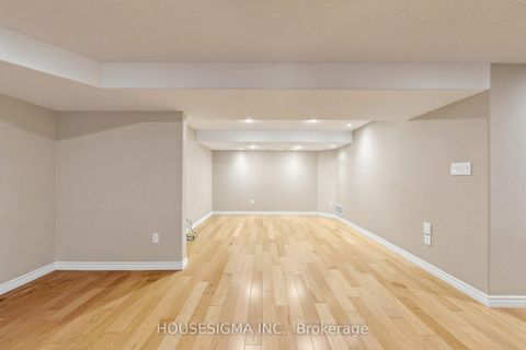 Photo 36 at 35 Auburn Court, Ardagh, Barrie