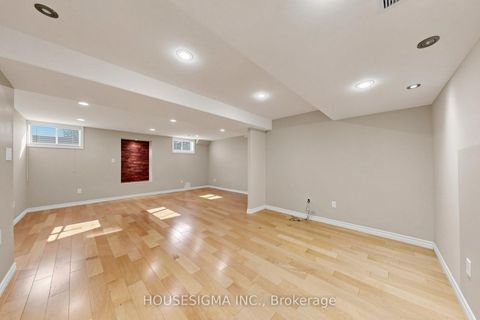 Photo 37 at 35 Auburn Court, Ardagh, Barrie