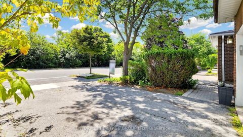 Photo 2 at 52 Lund Street, North Richvale, Richmond Hill