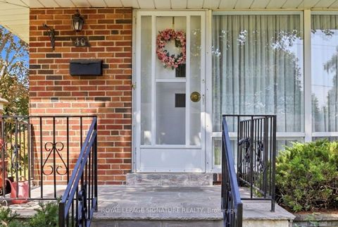 Photo 2 at 40 Kirk Bradden Road E, Queensway, Toronto