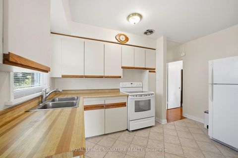 Photo 9 at 40 Kirk Bradden Road E, Queensway, Toronto
