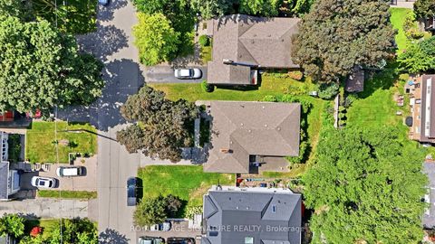 Photo 33 at 40 Kirk Bradden Road E, Queensway, Toronto