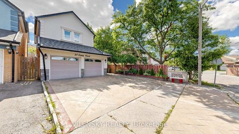 Photo 1 at 31 Lonny Court, Yorkhill, Vaughan