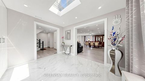 Photo 4 at 31 Lonny Court, Yorkhill, Vaughan