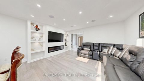Photo 5 at 31 Lonny Court, Yorkhill, Vaughan