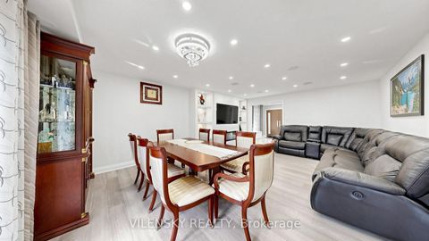 Photo 11 at 31 Lonny Court, Yorkhill, Vaughan